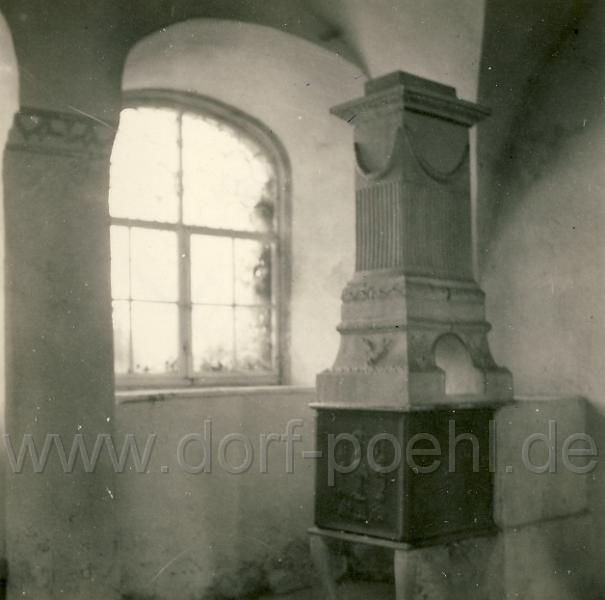 003 (11).jpg - Kirche, Ofen in der Sakristei